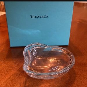 Elsa Peretti’s most celebrated icon heart box. Glass ring holder Tiffany’s & Co.